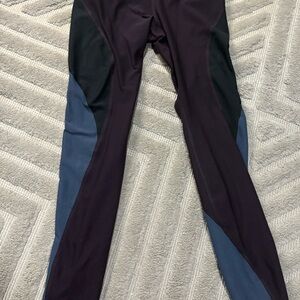 Nike small NWOT Colorblock Leggings